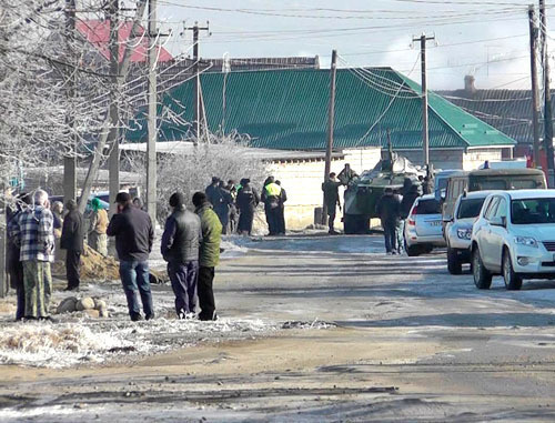 Спецоперация в городе Чегем в Кабардино-Балкарии. 30 декабря 2013 г. Фото Людмилы Маратовой для "Кавказского узла" Спецоперация в городе Чегем в Кабардино-Балкарии. 30 декабря 2013 г. Фото Людмилы Маратовой для "Кавказского узла"