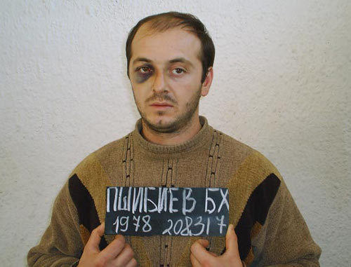 Батыр Пшибиев в СИЗО. Нальчик, 2005 г. Фото: http://echo.msk.ru/pda/blog/kevorkova/766174-echo Батыр Пшибиев в СИЗО. Нальчик, 2005 г. Фото: http://echo.msk.ru/pda/blog/kevorkova/766174-echo