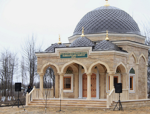 Зиярат в селе Гехи Урус-Мартановского района Чечни. Фото пресс-службы администрации Урус-Мартановского муниципального района, http://u-martan.ru Зиярат в селе Гехи Урус-Мартановского района Чечни. Фото пресс-службы администрации Урус-Мартановского муниципального района, http://u-martan.ru
