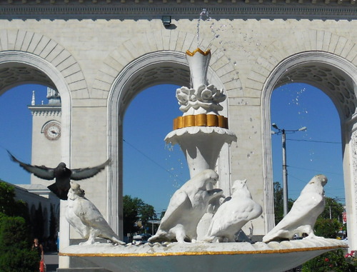 Украина, Симферополь. Фонтан "Голуби". Фото: В.С.Білецький, http://uk.wikipedia.org