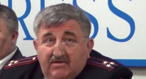 Салих Гаджиев. Кадр из видеозаписи ПЦ Мемориал, выложенной на видеохостинге YouTube, www.youtube.com Салих Гаджиев. Кадр из видеозаписи ПЦ Мемориал, выложенной на видеохостинге YouTube, www.youtube.com