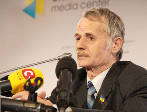 Глава меджлиса крымских татар Мустафа Джемилев на пресс-брифинге в Украинском кризисном медиа-центре 5 марта 2014 г. Фото: Украинский кризисный медиа-центр, http://uacrisis.org/ru/mustafa-cemilev Глава меджлиса крымских татар Мустафа Джемилев на пресс-брифинге в Украинском кризисном медиа-центре 5 марта 2014 г. Фото: Украинский кризисный медиа-центр, http://uacrisis.org/ru/mustafa-cemilev