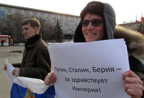 Борис Стихин, координатор "Международного союза анархистов", проводит абсурд-пикет. Волгоград, 13 марта 2014 г. Фото Вячеслава Ященко для "Кавказского узла" Борис Стихин, координатор "Международного союза анархистов", проводит абсурд-пикет. Волгоград, 13 марта 2014 г. Фото Вячеслава Ященко для "Кавказского узла"