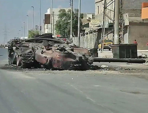Уничтоженный танк Т-72 в Алеппо. Сирия, 6 октября 2012 г. Фото: Voice of America News: Scott Bobb reports from Aleppo, Syria, http://ru.wikipedia.org/ Уничтоженный танк Т-72 в Алеппо. Сирия, 6 октября 2012 г. Фото: Voice of America News: Scott Bobb reports from Aleppo, Syria, http://ru.wikipedia.org/