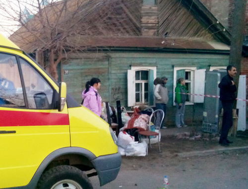 Эвакуированные жители на улице Чехова, перекрытой во время пожара. Астрахань, 25 марта 2014 г. Фото Елены Гребенюк для "Кавказского узла" Эвакуированные жители на улице Чехова, перекрытой во время пожара. Астрахань, 25 марта 2014 г. Фото Елены Гребенюк для "Кавказского узла"