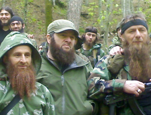 Доку Умаров (в центре). Фото: vk.com Доку Умаров (в центре). Фото: vk.com