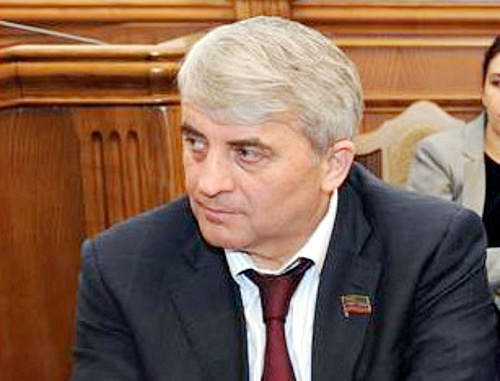 Муса Иславов на встрече представителей общественности чеченцев Дагестана с главой РД Рамазаном Абдулатиповым. Махачкала, 4 марта 2014 г. Фото пресс-службы главы Республики Дагестан, http://president.e-dag.ru/novosti/v-centre-vnimaniya/glava-rd-vstretilsya-s-predstavitelyami-obshchestvennosti-chechentsev-dagestana#!prettyPhoto Муса Иславов на встрече представителей общественности чеченцев Дагестана с главой РД Рамазаном Абдулатиповым. Махачкала, 4 марта 2014 г. Фото пресс-службы главы Республики Дагестан, http://president.e-dag.ru/novosti/v-centre-vnimaniya/glava-rd-vstretilsya-s-predstavitelyami-obshchestvennosti-chechentsev-dagestana#!prettyPhoto