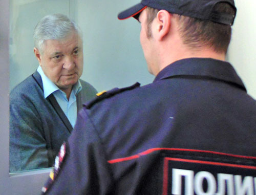 Отстраненный мэр Астрахани Михаил Столяров в Кировском районном суде. Астрахань, 18 апреля 2014 г. Фото Елены Гребенюк для "Кавказского узла" Отстраненный мэр Астрахани Михаил Столяров в Кировском районном суде. Астрахань, 18 апреля 2014 г. Фото Елены Гребенюк для "Кавказского узла"