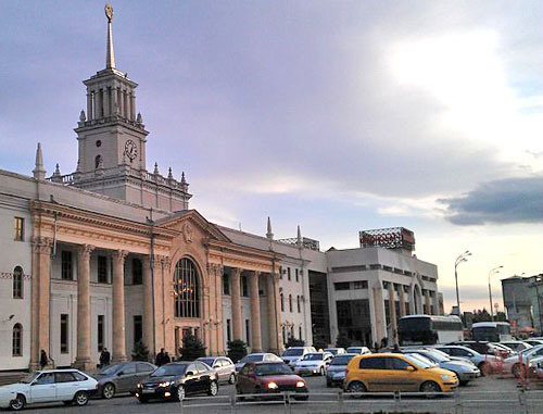 Вокзал Краснодара. Фото: Ален Катин http://commons.wikimedia.org/ Вокзал Краснодара. Фото: Ален Катин http://commons.wikimedia.org/