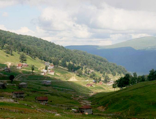 Село в горах. Аджария, Хулойский муниципалитет. Фото Алексея Мухранова, © travelgeorgia.ru 2010-2014, Creative Commons Attribution-ShareAlike 3.0 Село в горах. Аджария, Хулойский муниципалитет. Фото Алексея Мухранова, © travelgeorgia.ru 2010-2014, Creative Commons Attribution-ShareAlike 3.0