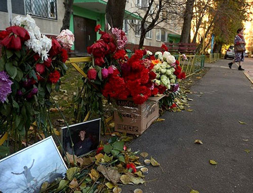 На месте убийства Егора Щербакова. Москва, октябрь 2013 г. Фото сообщества "В наших сердцах. Навеки. Егор Щербаков" https://vk.com На месте убийства Егора Щербакова. Москва, октябрь 2013 г. Фото сообщества "В наших сердцах. Навеки. Егор Щербаков" https://vk.com