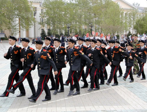 Участники "Парада наследников Победы". Махачкала, 7 мая 2013 г. Фото: Народное собрание Республики Дагестан http://nsrd.ru/ Участники "Парада наследников Победы". Махачкала, 7 мая 2013 г. Фото: Народное собрание Республики Дагестан http://nsrd.ru/