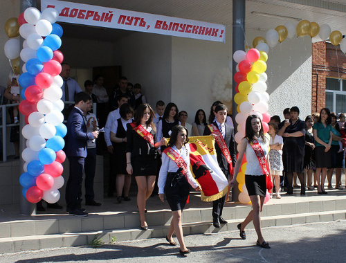 Праздник последнего звонка. Владикавказ, 24 мая 2014 г. Фото: Пресс-служба АМС г. Владикавказ, http://www.vladikavkaz-osetia.ru