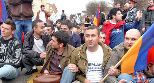 Акция протеста против пенсионной реформы. Ереван, 9 апреля 2014 г. Фото Армине Мартиросян для "Кавказского узла" Акция протеста против пенсионной реформы. Ереван, 9 апреля 2014 г. Фото Армине Мартиросян для "Кавказского узла"