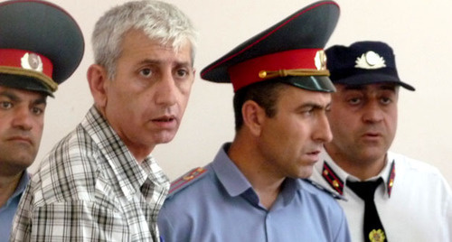 Лидер партии "Цегакрон" Шант Арутюнян в зале суда. Ереван, 25 июня 2014 г. Фото Армине Мартиросян для "Кавказского узла" Лидер партии "Цегакрон" Шант Арутюнян в зале суда. Ереван, 25 июня 2014 г. Фото Армине Мартиросян для "Кавказского узла"