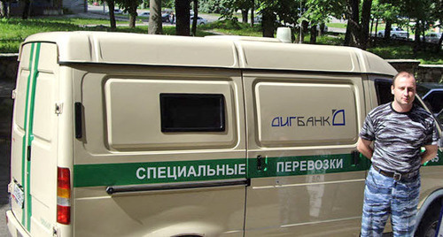 Инкассаторская машина. Фото www.digbank.ru/ Инкассаторская машина. Фото www.digbank.ru/