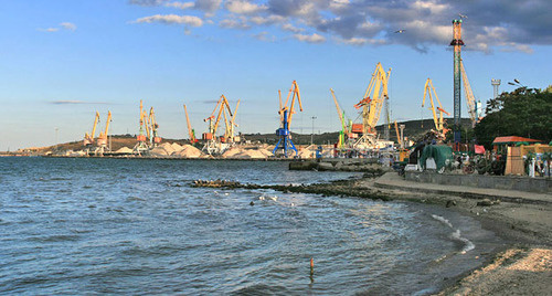Порт в Феодосии. Крым. Фото: ВП Феопорт2 http://ru.wikipedia.org/ Порт в Феодосии. Крым. Фото: ВП Феопорт2 http://ru.wikipedia.org/