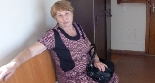 Нина Дубовая, которой было отказано в удовлетворении иска администрации города о признании самовольной постройкой и сносе строящегося многоэтажного дома вблизи ее участка. Сочи, июль 2014 г. Фото Светланы Кравченко для "Кавказского узла" Нина Дубовая, которой было отказано в удовлетворении иска администрации города о признании самовольной постройкой и сносе строящегося многоэтажного дома вблизи ее участка. Сочи, июль 2014 г. Фото Светланы Кравченко для "Кавказского узла"