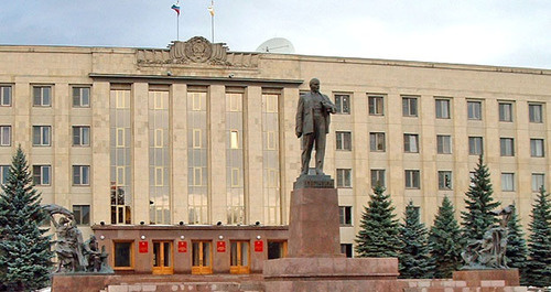 Здание администрации и памятник Ленину в Ставрополе. Фото: kudinov_dm http://www.flickr.com/photos/lenin_monuments/926508169/ Здание администрации и памятник Ленину в Ставрополе. Фото: kudinov_dm http://www.flickr.com/photos/lenin_monuments/926508169/