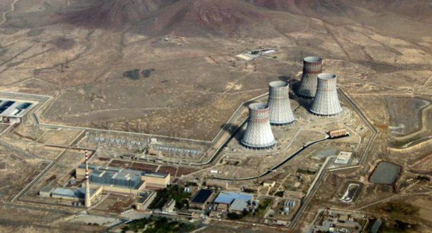 Армянская АЭС. Армения, Мецамор. Фото: Stratocles, commons.wikimedia.org/wiki/File:Metsamor_NPP_aerial_view.jpg, лицензия Creative Commons Attribution-Share Alike 3.0 Unported