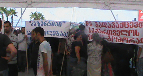 На акции протеста деятелей церкви и православных активистов против проведения фестиваля "КаZантип". Фото Беслана Кмузова для "Кавказского узла" На акции протеста деятелей церкви и православных активистов против проведения фестиваля "КаZантип". Фото Беслана Кмузова для "Кавказского узла"