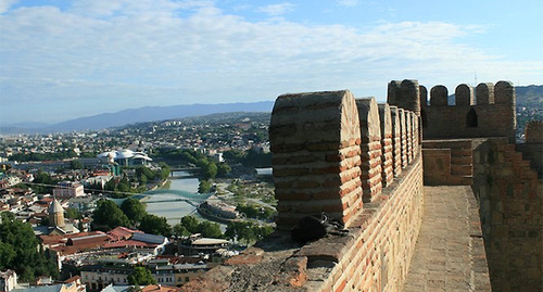 Нарикала, стена крепости. Тбилиси, 2013. Фото Алексея Мухранова http://travelgeorgia.ru/22/1/1/2616/ Нарикала, стена крепости. Тбилиси, 2013. Фото Алексея Мухранова http://travelgeorgia.ru/22/1/1/2616/