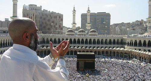 Молящийся у Масджид аль-Харам. Фото Ali Mansuri. https://ru.wikipedia.org/wiki/Хадж#mediaviewer/File:Supplicating_Pilgrim_at_Masjid_Al_Haram._Mecca,_Saudi_Arabia.jpg Молящийся у Масджид аль-Харам. Фото Ali Mansuri. https://ru.wikipedia.org/wiki/Хадж#mediaviewer/File:Supplicating_Pilgrim_at_Masjid_Al_Haram._Mecca,_Saudi_Arabia.jpg