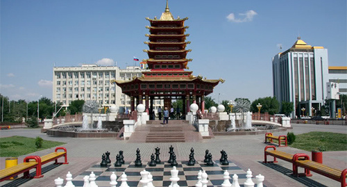 Площадь Ленина, Элиста. Фото: http://www.kalmykiatour.com/2010/elista-sight/ Площадь Ленина, Элиста. Фото: http://www.kalmykiatour.com/2010/elista-sight/