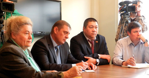 Заключительное обсуждение проекта структуры областной думы в облизбиркоме. Волгоград, 1 октября 2014 года. Фото Татьяны Филимоновой для "Кавказского узла" Заключительное обсуждение проекта структуры областной думы в облизбиркоме. Волгоград, 1 октября 2014 года. Фото Татьяны Филимоновой для "Кавказского узла"
