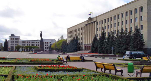 Площадь Ленина в Ставрополе. Фото: http://stavropol.izbirkom.ru/way/935558/sx/img/935619/po/935561/cp/1/br/935526.html Площадь Ленина в Ставрополе. Фото: http://stavropol.izbirkom.ru/way/935558/sx/img/935619/po/935561/cp/1/br/935526.html