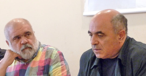 Политолог Александр Искандарян и главный редактор сайта Zham.am, политолог Ерванд Бозоян (справа). Ереван, 15 октября 2014 г. Фото Армине Мартиросян для "Кавказского узла" Политолог Александр Искандарян и главный редактор сайта Zham.am, политолог Ерванд Бозоян (справа). Ереван, 15 октября 2014 г. Фото Армине Мартиросян для "Кавказского узла"