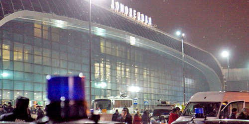 Теракт в аэропорту "Домодедово". Москва, 24 января 2011 г. Фото: Yuri Timofeyev (RFE/RL) Теракт в аэропорту "Домодедово". Москва, 24 января 2011 г. Фото: Yuri Timofeyev (RFE/RL)