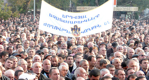 Митинг "тройки" собрал в Ереване более 20 тысяч человек. Фото Армине Мартиросян для "Кавказского узла" Митинг "тройки" собрал в Ереване более 20 тысяч человек. Фото Армине Мартиросян для "Кавказского узла"