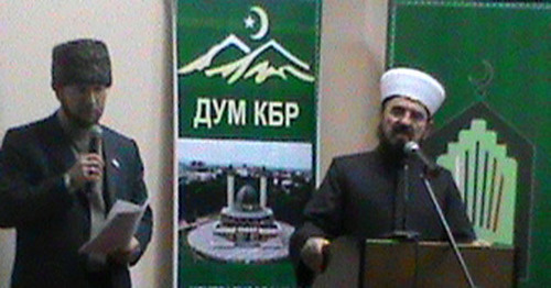 Выступление Али аль-Карадаги (справа) во время международной конференции богословов. Нальчик, 30 октября 2014 г. Фото Людмилы Маратовой для "Кавказского узла" Выступление Али аль-Карадаги (справа) во время международной конференции богословов. Нальчик, 30 октября 2014 г. Фото Людмилы Маратовой для "Кавказского узла"