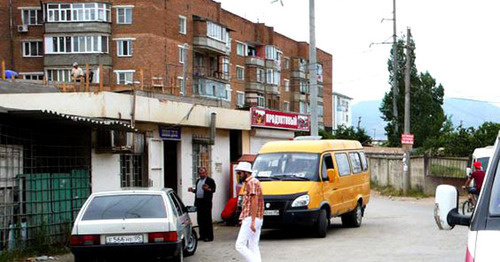 Маршрутное такси на улицах Махачкалы. Дагестан. Фото: Магомед Магомедов (Юсупов) http://www.odnoselchane.ru/ Маршрутное такси на улицах Махачкалы. Дагестан. Фото: Магомед Магомедов (Юсупов) http://www.odnoselchane.ru/