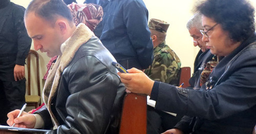 Журналисты во время судебного заседания по делу граждан Азербайджана Шахбаза Гулиева и Дильхама Аскерова. Степанакерт, 12 декабря 2014 г. Фото Алвард Григорян для "Кавказского узла" Журналисты во время судебного заседания по делу граждан Азербайджана Шахбаза Гулиева и Дильхама Аскерова. Степанакерт, 12 декабря 2014 г. Фото Алвард Григорян для "Кавказского узла"