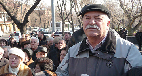 Сотрудники завода "Наирит" во время акции протеста. Еревн, 26 декабря 2014 г. Фото Тиграна Петросяна для "Кавказского узла" Сотрудники завода "Наирит" во время акции протеста. Еревн, 26 декабря 2014 г. Фото Тиграна Петросяна для "Кавказского узла"