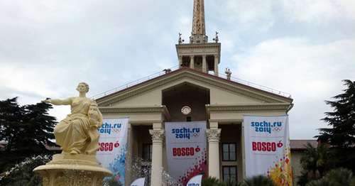 Старое здание Морского вокзала в дни Олимпиады. Сочи, 19 февраля 2014 г. Фото Григория Шведова для "Кавказского узла" Старое здание Морского вокзала в дни Олимпиады. Сочи, 19 февраля 2014 г. Фото Григория Шведова для "Кавказского узла"