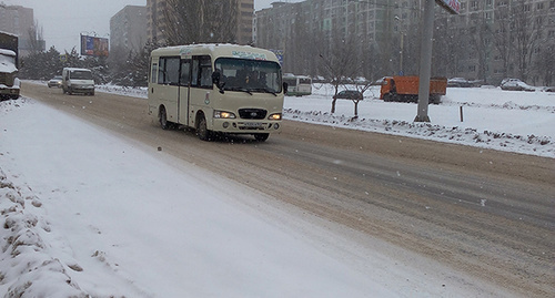 Движение общественного транспорта после снегопада. Фото Олега Пчелова для "Кавказского узла" Движение общественного транспорта после снегопада. Фото Олега Пчелова для "Кавказского узла"