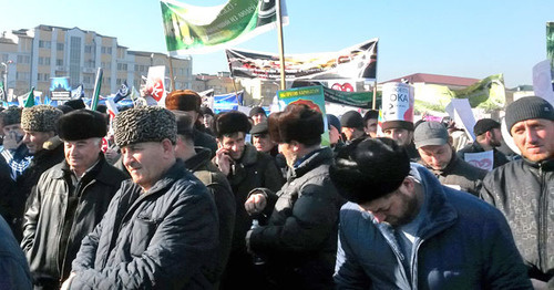 Митинг против карикатур на Мухаммада. Грозный, 19 января 2015 г. Фото Ахмеда Альдебирова для "Кавказского узла" Митинг против карикатур на Мухаммада. Грозный, 19 января 2015 г. Фото Ахмеда Альдебирова для "Кавказского узла"