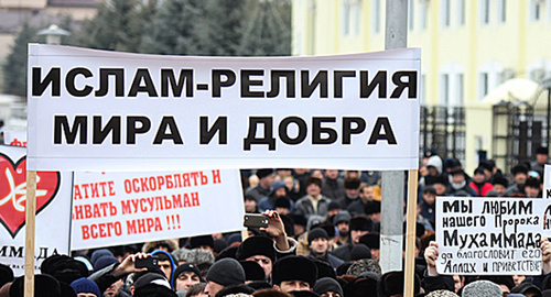 Плакаты на митинге в Ингушетии. Фото: http://www.ingushetia.ru/photo/archives/022003.shtml Плакаты на митинге в Ингушетии. Фото: http://www.ingushetia.ru/photo/archives/022003.shtml