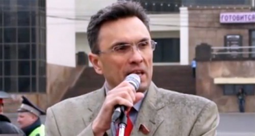 Владимир Бессонов. Фто: http://po-rostovski.ru/wiki/%D0%A4%D0%B0%D0%B9%D0%BB:%D0%92%D0%BB%D0%B0%D0%B4%D0%B8%D0%BC%D0%B8%D1%80_%D0%B1%D0%B5%D1%81%D1%81%D0%BE%D0%BD%D0%BE%D0%B2_%D0%BD%D0%B0_%D0%BC%D0%B8%D1%82%D0%B8%D0%BD%D0%B3%D0%B5.png Владимир Бессонов. Фто: http://po-rostovski.ru/wiki/%D0%A4%D0%B0%D0%B9%D0%BB:%D0%92%D0%BB%D0%B0%D0%B4%D0%B8%D0%BC%D0%B8%D1%80_%D0%B1%D0%B5%D1%81%D1%81%D0%BE%D0%BD%D0%BE%D0%B2_%D0%BD%D0%B0_%D0%BC%D0%B8%D1%82%D0%B8%D0%BD%D0%B3%D0%B5.png