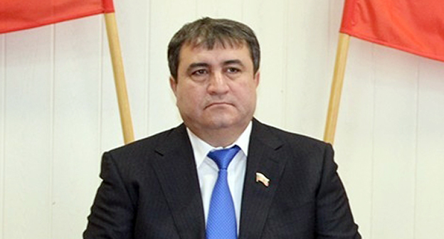 Рагимов Мавсум. Фото: http://dagestan-today.com/regions/2392-imam-yaraliev-slozhil-polnomochiya.html Рагимов Мавсум. Фото: http://dagestan-today.com/regions/2392-imam-yaraliev-slozhil-polnomochiya.html