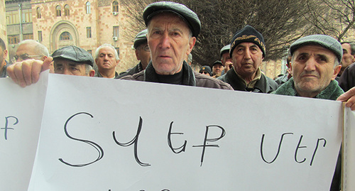 Бывшие сотрудники "Наирит" на митинге. Фото Армине Мартиросян для "Кавказского узла" Бывшие сотрудники "Наирит" на митинге. Фото Армине Мартиросян для "Кавказского узла"