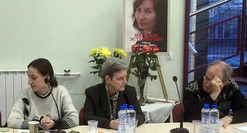 Участники "круглого стола", проведенного в память о правозащитнице Наталье Эстемировой 28 февраля. Фото карины Гаджиевой для "Кавказского узла" Участники "круглого стола", проведенного в память о правозащитнице Наталье Эстемировой 28 февраля. Фото карины Гаджиевой для "Кавказского узла"
