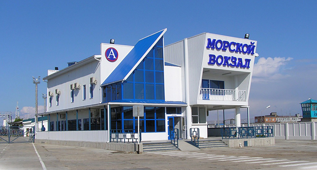 Морской вокзал в порту "Крым" Фото: http://www.parom24.ru/port-kavkaz