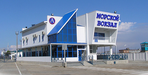 Морской вокзал в порту "Крым" Фото: http://www.parom24.ru/port-kavkaz Морской вокзал в порту "Крым" Фото: http://www.parom24.ru/port-kavkaz