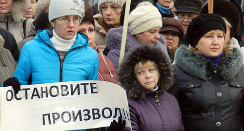 Митинг в защиту права на труд работников «Химпрома». Волгоград, январь 2015 г. Фото Татьяны Филимоновой для «Кавказского узла» Митинг в защиту права на труд работников «Химпрома». Волгоград, январь 2015 г. Фото Татьяны Филимоновой для «Кавказского узла»
