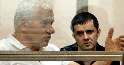 Саид Амиров (слева) и Юсуп Джапаров во время судебного заседания. Фото Олега Пчелова для "Кавказского узла" Саид Амиров (слева) и Юсуп Джапаров во время судебного заседания. Фото Олега Пчелова для "Кавказского узла"