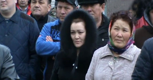 В селе Терекли-Мектеб Ногайского района Дагестана 20 марта прошел сход местных жителей. Кадр из видео "Кавказского узла" В селе Терекли-Мектеб Ногайского района Дагестана 20 марта прошел сход местных жителей. Кадр из видео "Кавказского узла"